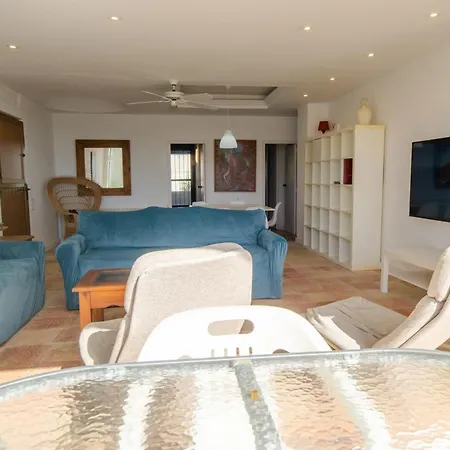Laberinto 25 Puerto Rey Apartment